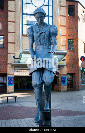 Belle statue de baignade sur Westborough, Scarborough, North Yorkshire, Yorkshire, Angleterre, Royaume-Uni, Europe Banque D'Images