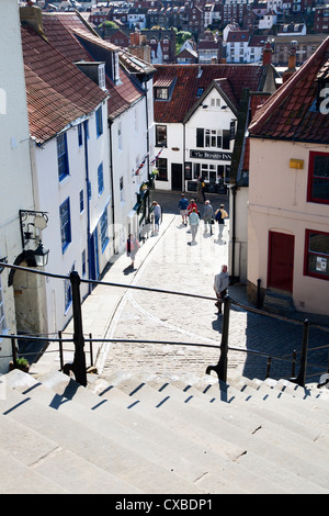 Les 199 marches à Whitby, North Yorkshire, Angleterre, Royaume-Uni, Europe Banque D'Images