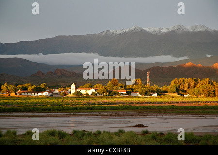 Vue sur Molinos, Province de Salta, Argentine. Banque D'Images