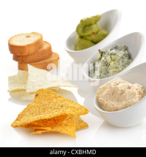 Dips avec les croustilles de maïs et d'un toast Banque D'Images