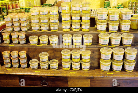 Foie gras et de spécialités locales, exposés à la vente Sarlat Perigord France Banque D'Images