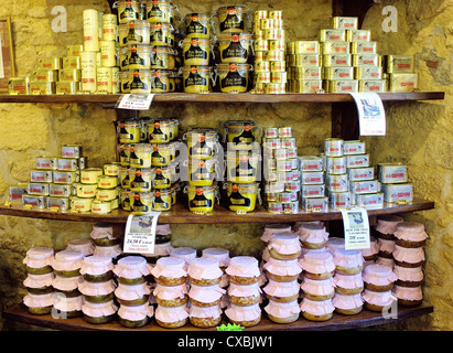 Foie gras et de spécialités locales, exposés à la vente Sarlat Perigord France Banque D'Images