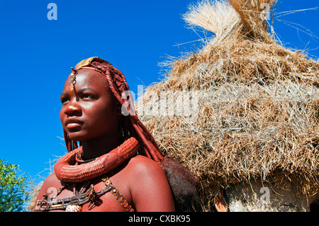 Jeune fille Himba, Kaokoveld, Namibie, Afrique du Sud Banque D'Images