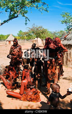 Peuple Himba, Kaokoveld, Namibie, Afrique Banque D'Images