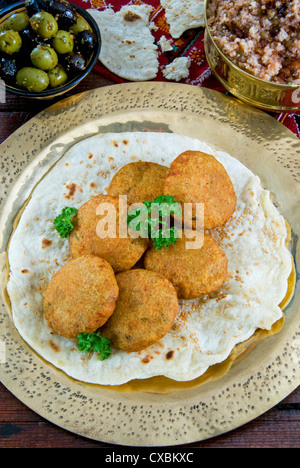 Falafel, une côte de boules ou les galettes à base de pois chiches et de la masse ou les fèves, Pays arabes Banque D'Images