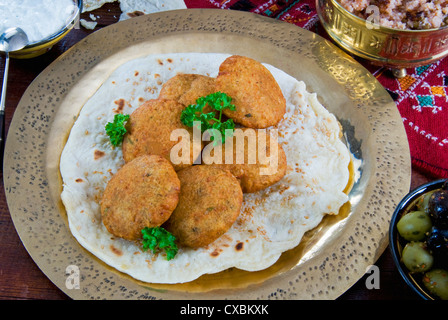 Falafel, une côte de boules ou les galettes à base de pois chiches et de la masse ou les fèves, Pays arabes Banque D'Images