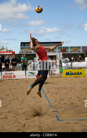 Volley-ball sur plage de Skegness Banque D'Images