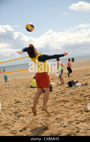 Volley-ball sur plage de Skegness Banque D'Images