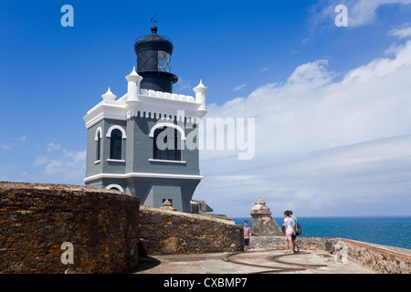 El Morro Phare sur Castillo San Felipe del Morro, vieille ville de San Juan, Puerto Rico Island, West Indies Banque D'Images