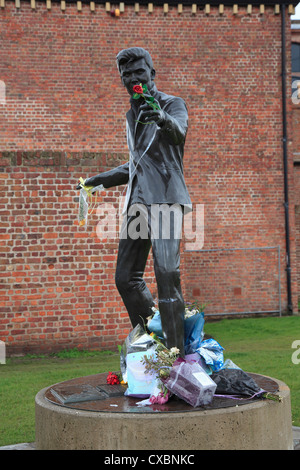 Sculpture de chanteur auteur-compositeur Billy Fury, Liverpool, Merseyside, Angleterre, Royaume-Uni, Europe Banque D'Images