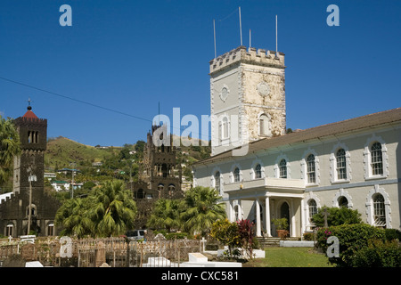 La cathédrale anglicane, avec la cathédrale catholique romaine sur la gauche, Kingstown, Saint Vincent, Saint Vincent et les Grenadines Banque D'Images