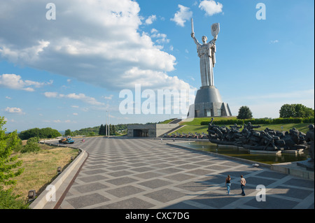 Rodina Mat (Mère patrie) Le Monument et le Musée National de l'histoire de la Grande Guerre Patriotique 1941-1945, Kiev, Ukraine Banque D'Images