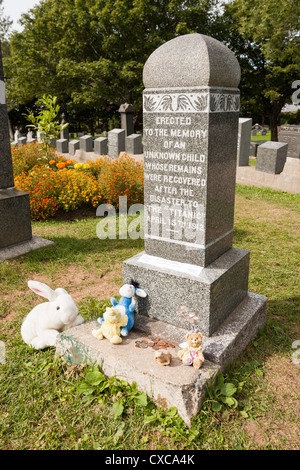 Tombe d'un enfant inconnu récupéré du Titanic. Un Titanic grave pour un enfant non identifié. Banque D'Images