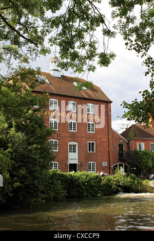 L'hôtel Elstead Mill à pub, près de Farnham Surrey England UK Banque D'Images