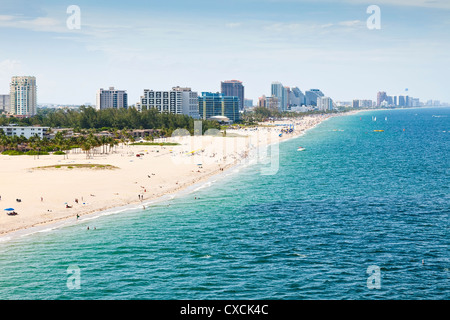 Vue aérienne de la plage de Fort Lauderdale à Ft. Lauderdale, Floride Banque D'Images
