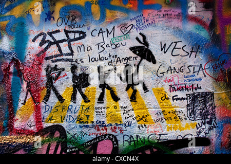 Détail d'un célèbre mur de Lennon à Prague Banque D'Images