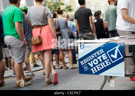 Tableau d'inscription des électeurs à la marelle Music Festival, Raleigh (Caroline du Nord, USA Banque D'Images