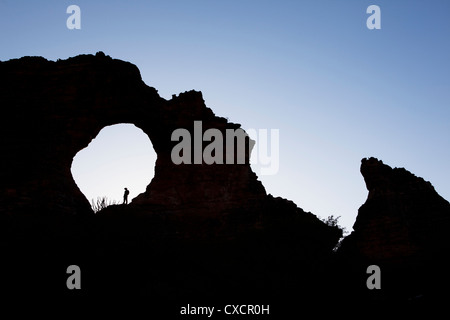 Pedra Furada, Parque Nacional da Serra da Capivara, ( Capivara Mountains National Park ) Piaui, état du Nord-Est du Brésil. Banque D'Images