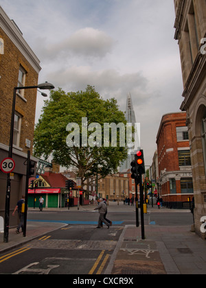 Vue sur le Shard London Bridge de Union Street, Southwark, Londres, Angleterre, Royaume-Uni Banque D'Images