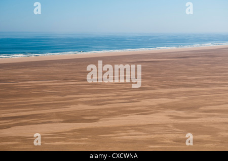 Vue aérienne de la Côte des Squelettes, Désert du Namib, Namibie, Afrique Banque D'Images