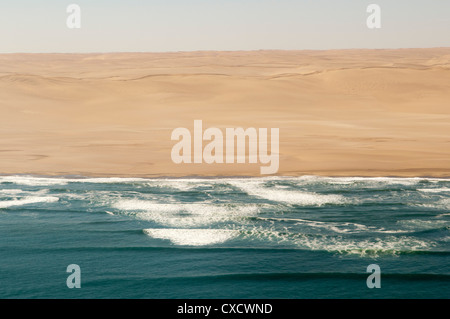 Vue aérienne de la Côte des Squelettes, Désert du Namib, Namibie, Afrique Banque D'Images