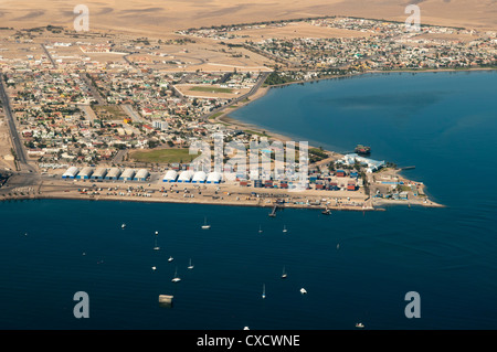 Vue aérienne de Walvis Bay, Côte des Squelettes, Désert du Namib, Namibie, Afrique Banque D'Images