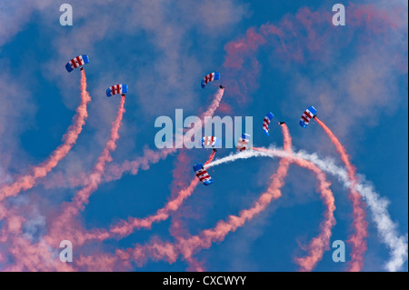 L'équipe de parachutistes Falcon Raf Raf Valley Anglesey au nord du Pays de Galles, Royaume-Uni. Prises au cours de l'air. Banque D'Images