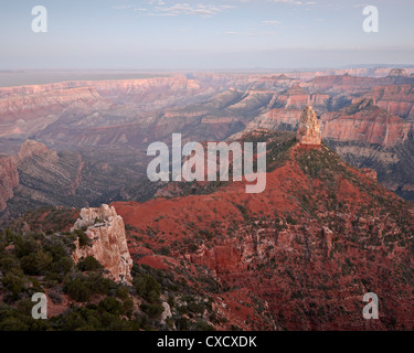 Mont Hayden au crépuscule de l'Imperial Point, North Rim, le Parc National du Grand Canyon, UNESCO World Heritage Site, Arizona Banque D'Images