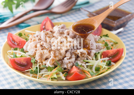 Mettre la vinaigrette à salade chinoise Salade Shabu Rei Banque D'Images