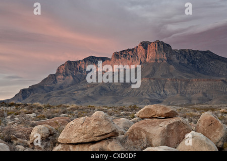 Guadalupe Peak et El Capitan au coucher du soleil, Guadalupe Mountains National Park, Texas, États-Unis d'Amérique, Amérique du Nord Banque D'Images