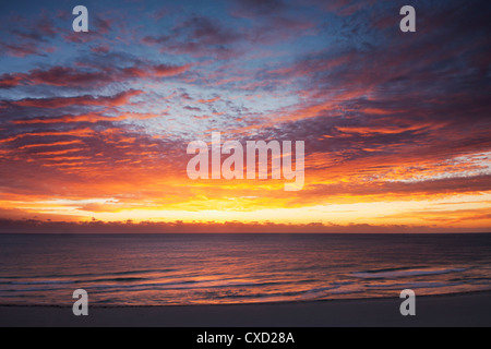 Lever du soleil sur l'océan Atlantique à Miami Beach. Floride, États-Unis d'Amérique, Amérique du Nord Banque D'Images