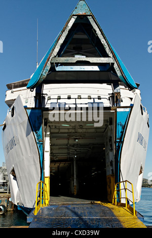 Ferry Moby Love avec Bow, à Portoferraio, l'île d'Elbe Toscane Italie Banque D'Images