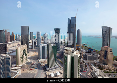 Nouvelle ligne d'horizon de la baie ouest du quartier financier central, Doha, Qatar, Moyen-Orient Banque D'Images