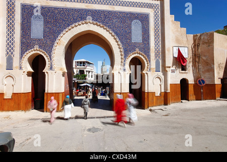 Entrée de la médina, le souk, Bab Boujeloud (Bab Bou Jeloud) (Porte Bleue), Fès, Maroc, Afrique du Nord, Afrique Banque D'Images