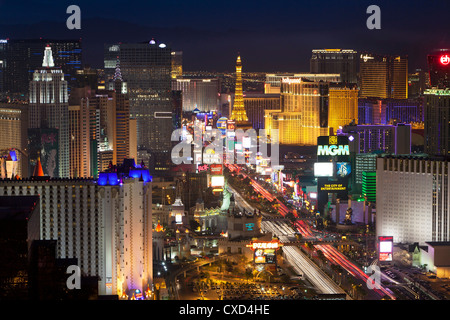 Portrait de l'hôtels et casinos le long du Strip au crépuscule, Las Vegas, Nevada, États-Unis d'Amérique, Amérique du Nord Banque D'Images