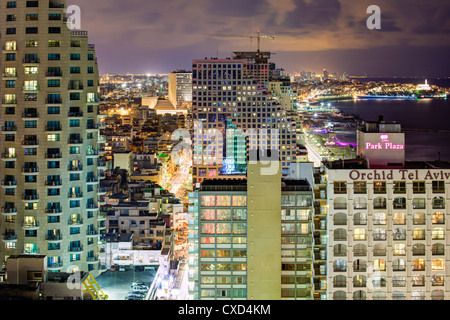 Crépuscule élevé sur la ville beachfront, Tel Aviv, Israël, Moyen Orient Banque D'Images