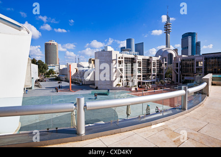 Vue vers la bibliothèque centrale et les bâtiments d'Azrieli Center, Tel Aviv, Israël, Moyen Orient Banque D'Images