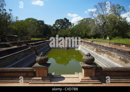 Kuttam Pokuna (lits étangs), le nord de ruines, Anuradhapura, UNESCO World Heritage Site, North Central Province, Sri Lanka, Asie Banque D'Images