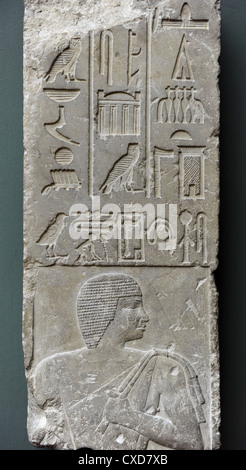 Relief représentant le temple-trésorier Setju. La pierre calcaire. De la tombe de Sakkara, Setju (Egypte). 4ème-5ème dynasties. Vieux Royaume. Banque D'Images