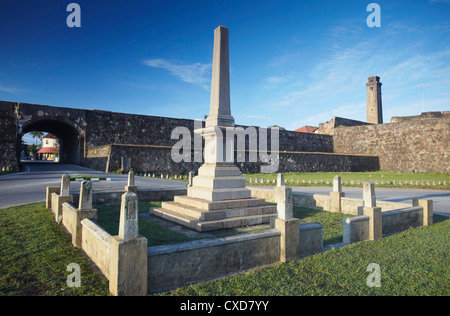 Monument commémoratif de guerre à l'extérieur de murs du Fort, Galle, Province du Sud, Sri Lanka, Asie Banque D'Images