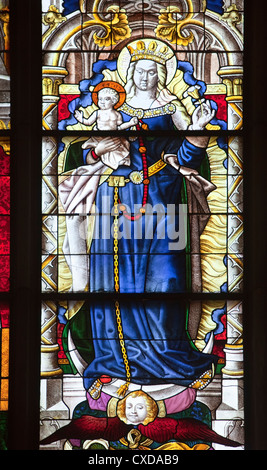 La fenêtre de l'Épiphanie, Marie, Mère de Dieu, vitraux de couleur , la cathédrale de Cologne, Germany, Europe Banque D'Images