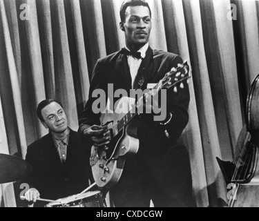 GO, JOHNNY, GO ! 1959 Hal Roach film avec de gauche à droite, Chuck Berry et Alan Freed Banque D'Images