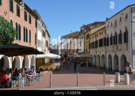 Rue piétonne Via Palazzo, Mestre, Venise, Venise, Vénétie, province de l'Italie Banque D'Images