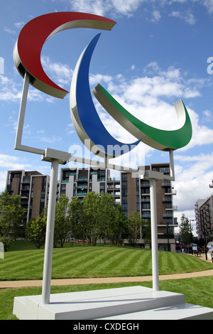 Agitos symbole dans le village des athlètes dans le parc olympique. Une partie de l'Jeux paralympiques de 2012 à Londres Banque D'Images