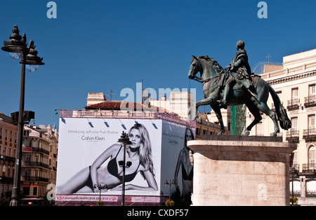 Vue de la statue équestre du roi Carlos III Puerta Del Sol Madrid Espagne Europe Banque D'Images