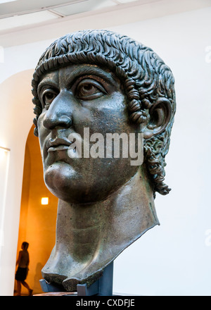 Tête en bronze de l'empereur Constantin II, Flavius Claudius Constantinus, Musée du Capitole, Rome, Italie Banque D'Images