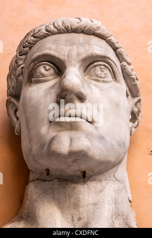 En tête de l'empereur Constantin II, Flavius Claudius Constantinus, Musée du Capitole, Rome, Italie Banque D'Images