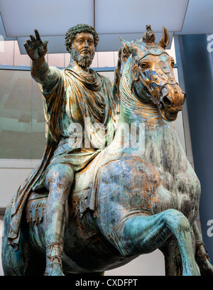 Bronze statue dorée de Marc Aurèle, Musée du Capitole, Rome, Italie Banque D'Images