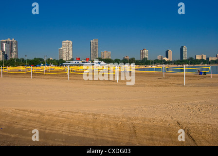 North Avenue Beach, mis en place pour un tournoi de volley-ball à Chicago, Illinois. Banque D'Images