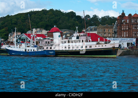 Bateaux amarrés à la Jetée Nord Oban Argyll and Bute, Ecosse, dont le navire à passagers Balmoral Banque D'Images